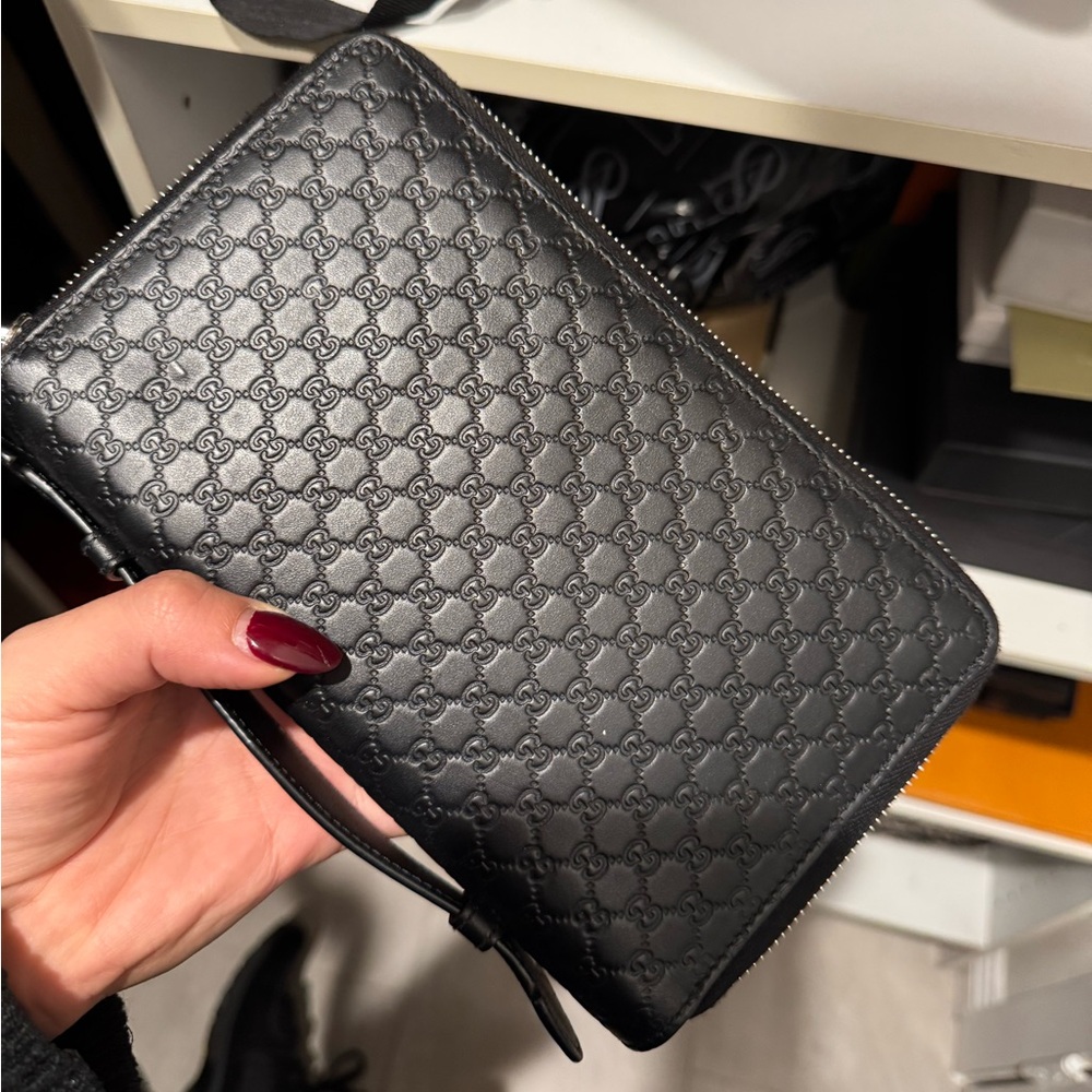 Gucci Black Leather Zip Wallet/Clutch (unisex)